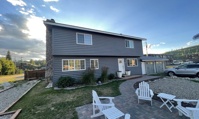 Grand Lake House | ⛰Updated 4 BD/5 BA⛵️1 Block to Lake🏊♀️5 min walk to restaurants/bars/shops☀️