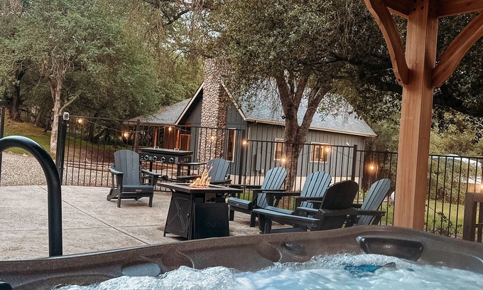 Three Rivers Cabin | Updated Cabin with POOL and SPA 5 minutes from Sequoias National Park