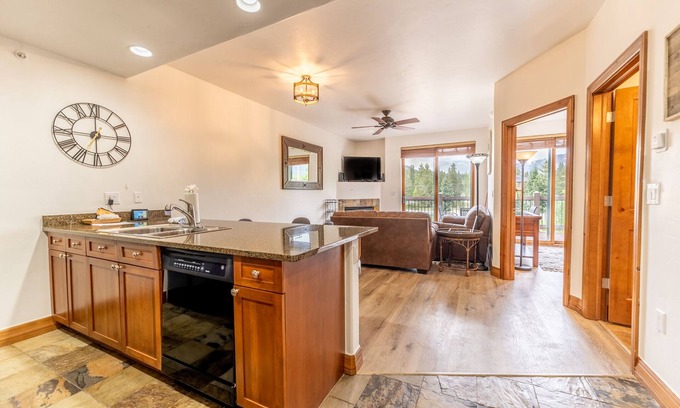 The Highlands Condo | Updated Condo in Breckenridge w/Mountain Views & Quick Drive to Base Area!