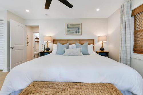 Stuart House | Updated Cottage on Pine Ave