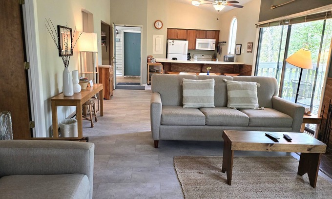 Nellysford Condo | Updated! Cozy and clean two bedroom condo.