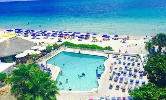 East Fort Lauderdale Condo | Updated Oceanview ! condo on the beach sleeps 4 newly decorated with balcony