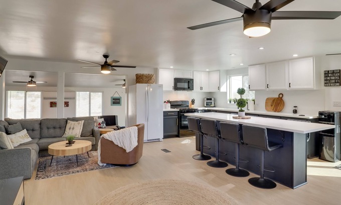 Topock House | Updated Topock Home w/Deck & Fire Pit!