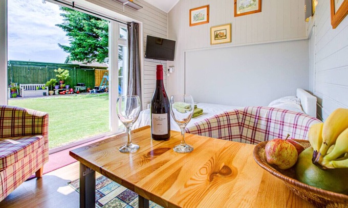 Upper Beeding Apartment | Upper Beeding Retreat: Cozy Self-Contained Garden Studio