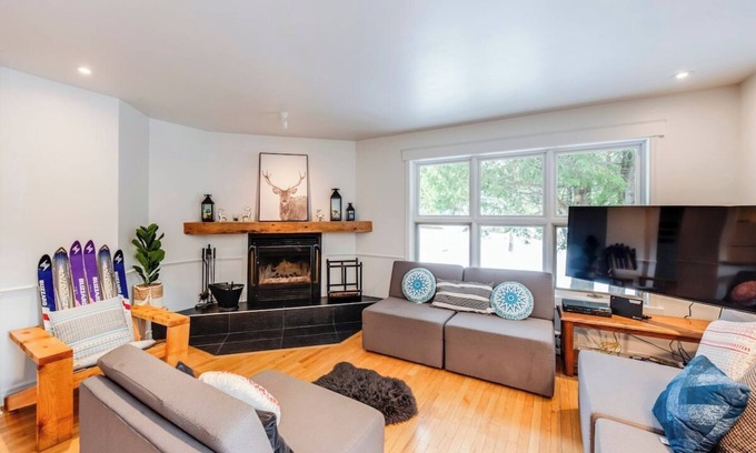 Saint Ferreol les Neiges House | Upper Twin House 1817 - Cottage with a spa, 2 minutes from the Mont-Sainte-Anne