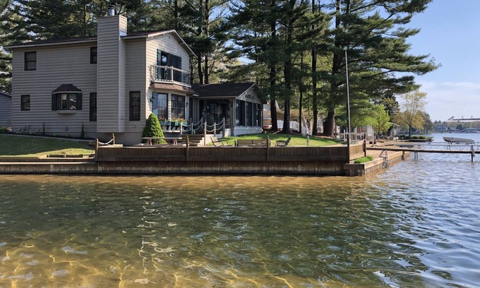 Mears House | Upper Silver Lake, Beautiful 5 Bedroom Lake Front Log Cabin Style Home