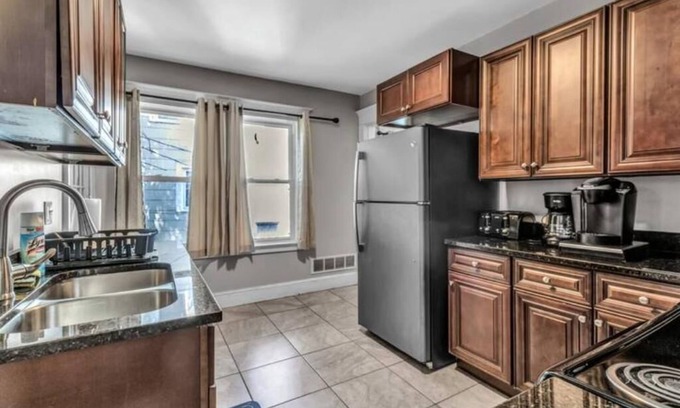 Buffalo Apartment | Upper West Side Space Buffalo NY 3BR 1B Sleeps 8