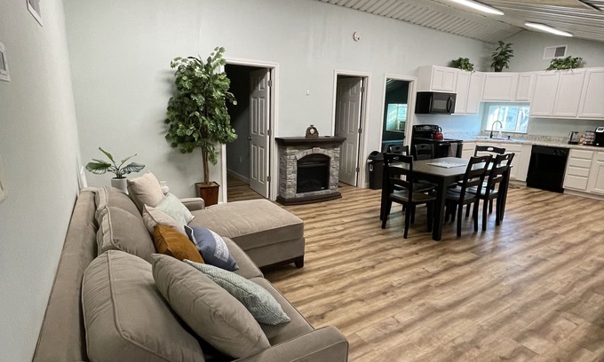 Missouri City Apartment | Upscale garage - shop apartment near Sienna, The Loft