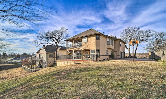 Downtown Tulsa House | Upscale Home w/Views & Game Room!