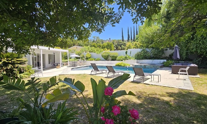 Woodland Hills House | UPSCALE PRIVATE HOUSE RELAX POOL&JACUZZI 4BEDROOM 3BATH exceptional LOCATION