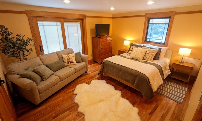 Timberline House | Upscale, Quiet & Private, Easily Accessible
