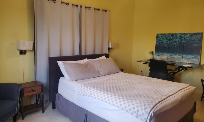 Island Harbour Apartment | Upstairs 2 bedroom apartment- 5 mins from the beach