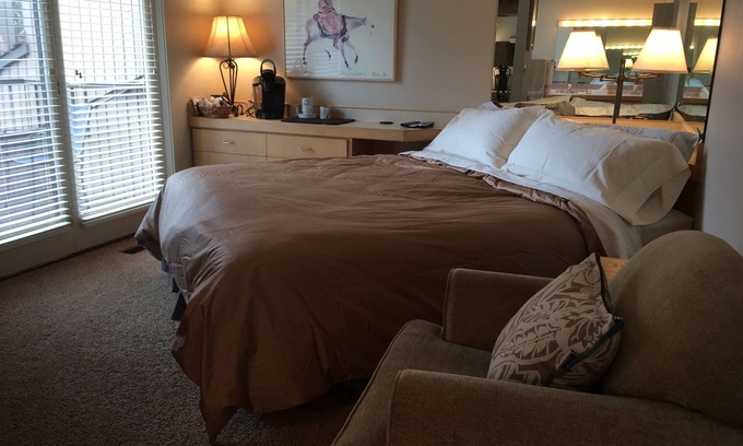 Redmond House | UPSTAIRS MASTER SUITE ON THE 6TH GREEN