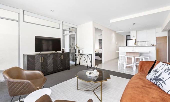 East Perth Apartment | Urban Elegance 3bdrm CATBus PerthCBD,WACA,Optus