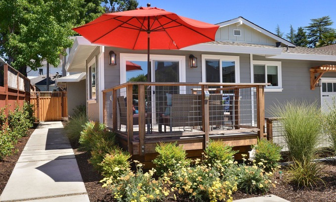 Healdsburg House | Urban Elegance in Wine Country: Unwind Just Steps from Healdsburg Plaza!