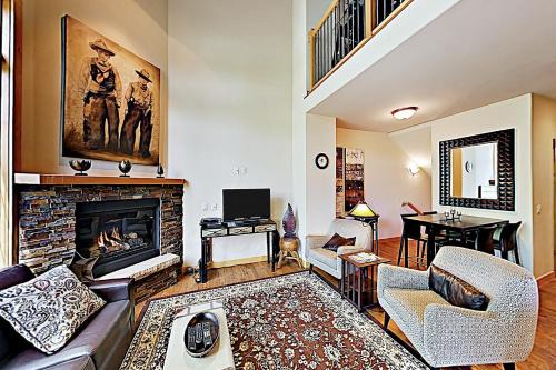 Downtown Steamboat Springs House | Urban Mountain Getaway & Alpenglow Chalet