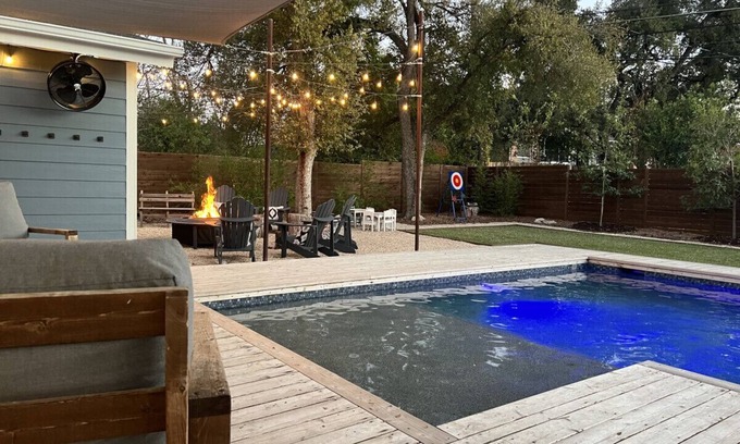 South Manchaca House | Urban Oasis: Pool Retreat – Downtown, ACL & F 1