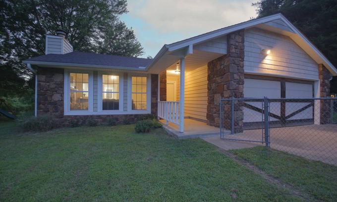 Tulsa House | Urban Wilderness Home on Full Acre close to shopping and Hwy