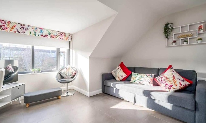 Belfast City Centre Apartment | Utility Street - 1-bed Apt + Parking