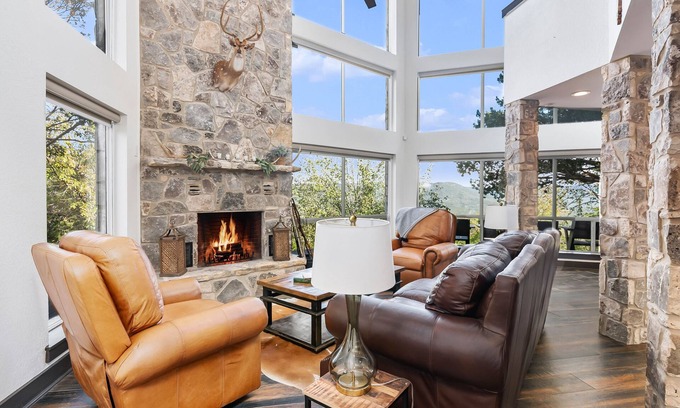 Utopia House | Utopian Hilltop Ranch Getaway