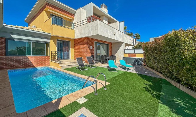Mosqueira Villa | V4, Villa Jardins Branqueira7 near Beach, Albufeira