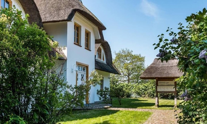 Althagen Apartment | Vacation apartment "Ahrenshooper Landhaus 04"