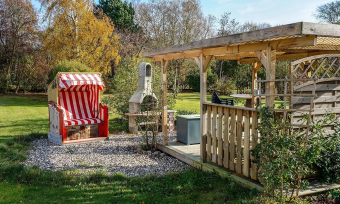 Vitzdorf Apartment | Vacation apartment Villa FarbenFroh with terrace on Fehmarn