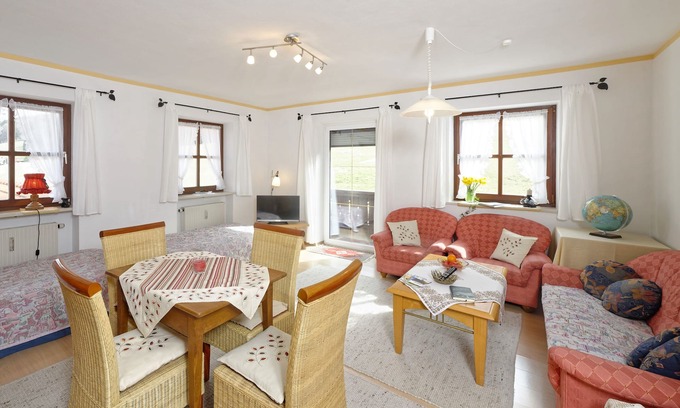 Aschau im Chiemgau Apartment | Vacation apartment III in the adjoining house, 65 sqm with separate bedroom, east-facing balcony
