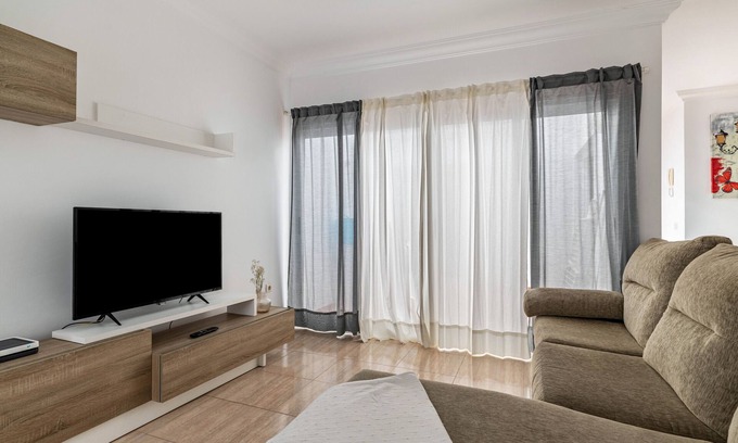 Arrecife Apartment | Vacation Apartment 'Ganivet Home' with Private Terrace and Wi-Fi