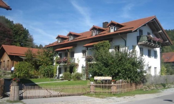 Altnußberg Apartment | Vacation apartment with 2 bedrooms and balcony (65 sqm)