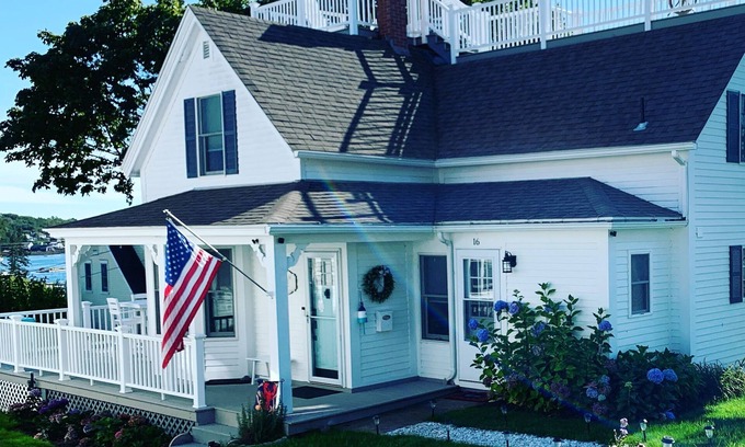 Boothbay Harbor House | Vacation by the Sea with Exclusive Rooftop Deck with 1st Floor Deck in Downtown