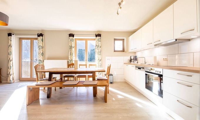 Garmisch-Partenkirchen Apartment | Vacation apartment "Kandahar" - the perfect vacation spot for hikers and skiers!