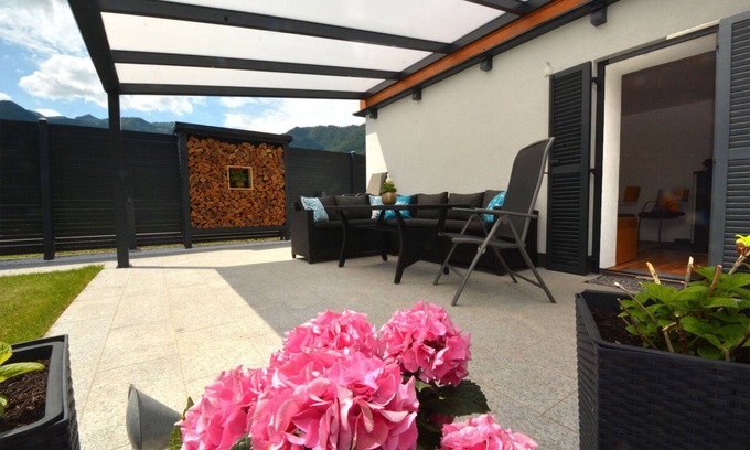 Ebensee House | Vacation home TraunseeStrand EXKLUSIV in lakeside location incl. spacious garden