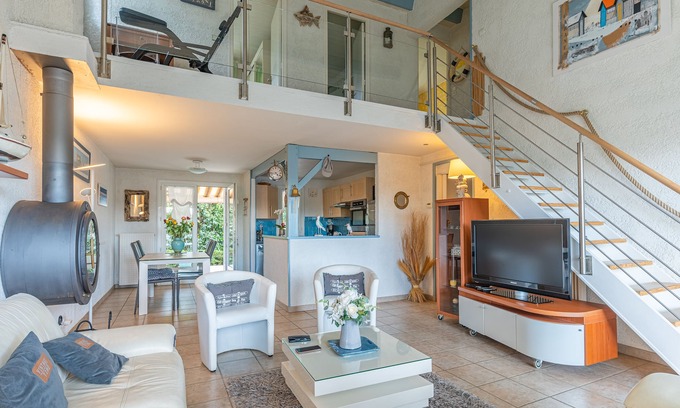 Gujan-Mestras House | Vacation Home "Villa Le Cagnard" with Sea View, 2 Private Terraces & Wi-Fi