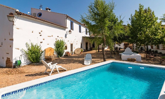 Alcaracejos House | Vacation home with pool and fantastic views of the countryside.