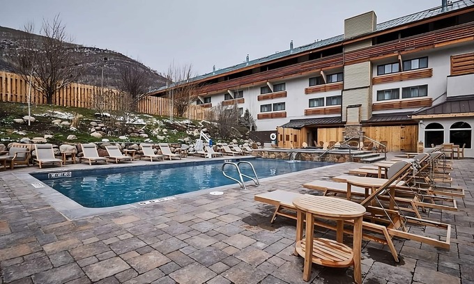 Vail Hotel | Vail Resort with Ski Access: Free Shuttle, Ski Storage, Near Vail Ski Resort