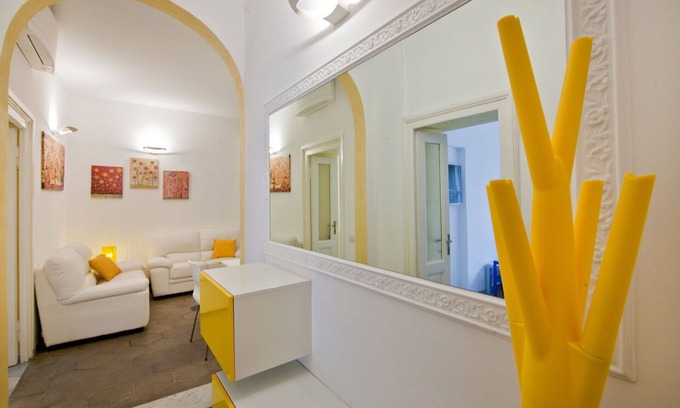 Sallustiano Apartment | Valenziani, Cozy 3 Br Apt Near Barberini By Halldis