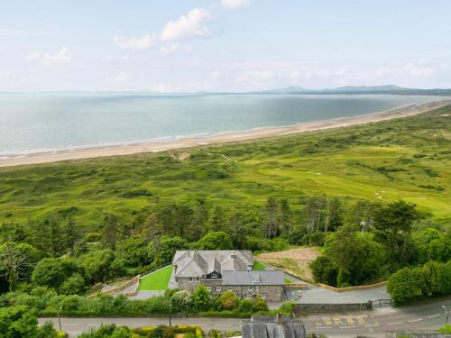 Harlech House | Valerian Lodge