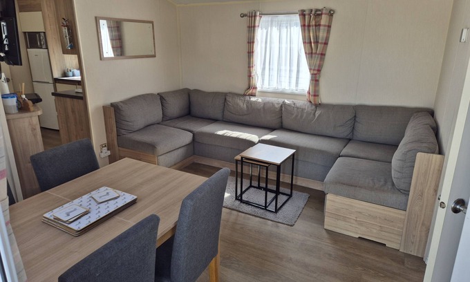 Hastings Apartment | Valley Retreat - 4 bedrooms with decking sleeps 10