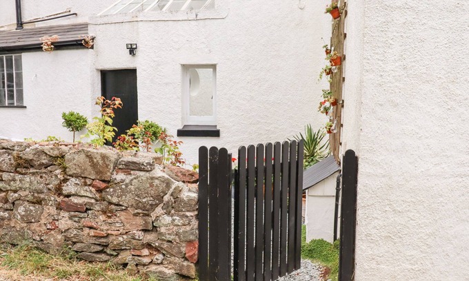 Bishopsteignton Cottage | VALLEY VIEW, pet friendly, with a garden in Bishopsteignton