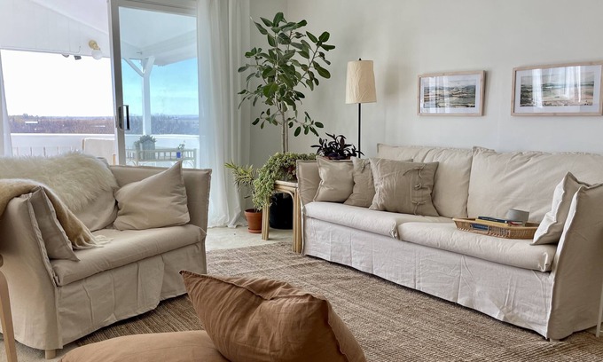 Moose Jaw House | Valley View & Sauna Retreat