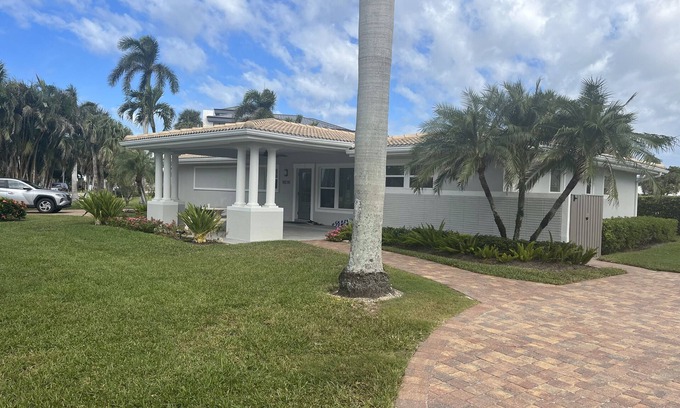 Vanderbilt Beach House | Vanderbilt Beach North Naples, FL - 4 Bedroom, 3 Bath Home Steps From The Beach