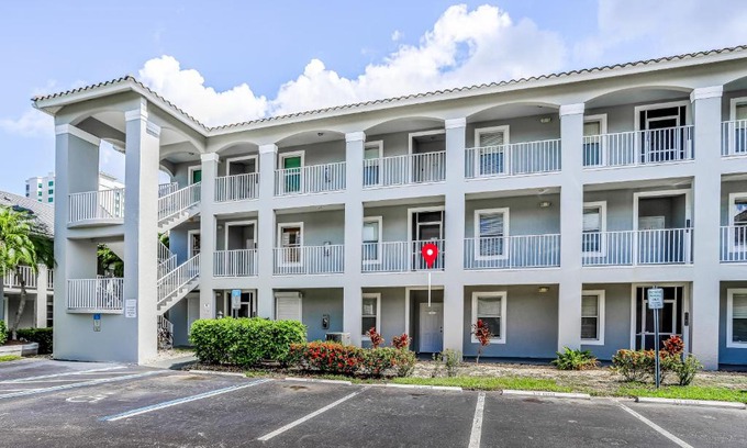 Vanderbilt Beach Apartment | Vanderbilt Villas