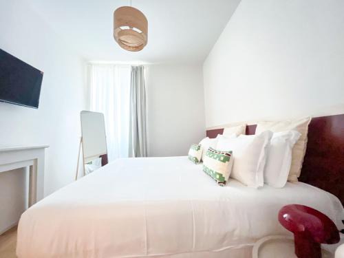 Rione XIV Borgo Apartment | Vatican Apartment Borgo Pio 160 by MSuite