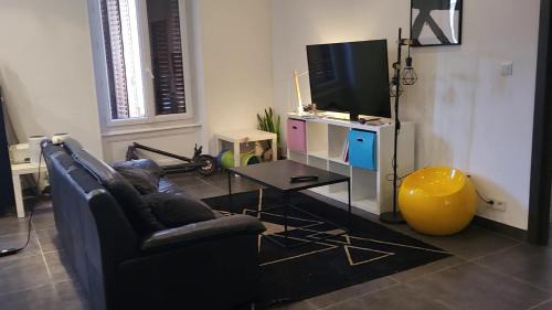 Puvis De Chavannes - Le Lycee Apartment | Vega Flats