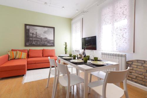 Longa Apartment | Venice Murano Flat