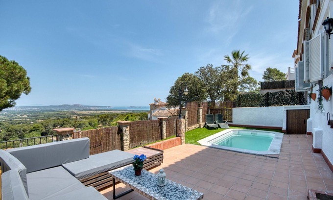 Pals Ski Chalet | VERDI: House with spectacular sea views and private pool in Pals