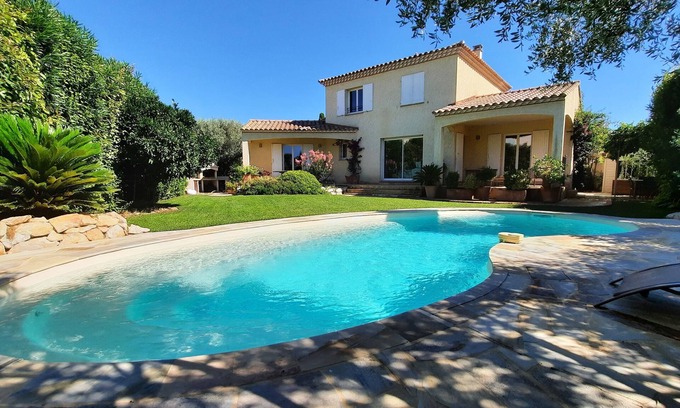 Calvisson Villa | Very beautiful villa - heated swimming pool - maintained garden