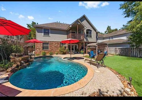 Alden Bridge House | Very cozy new home bbq pool for 10 The Woodlands