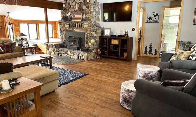 Priest River Cabin | Very open, beautiful and cozy one level, 3 bed, 2 bath Cabin all on ONE LEVEL.